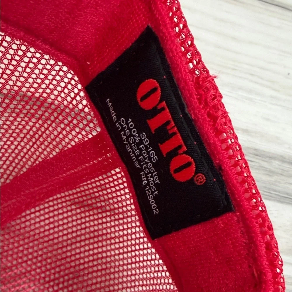 THAT’S HOTT Red and White Trucker Hat NWOT O/S